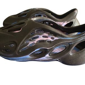 Black Foam Runner Style Slip-On Clogs |